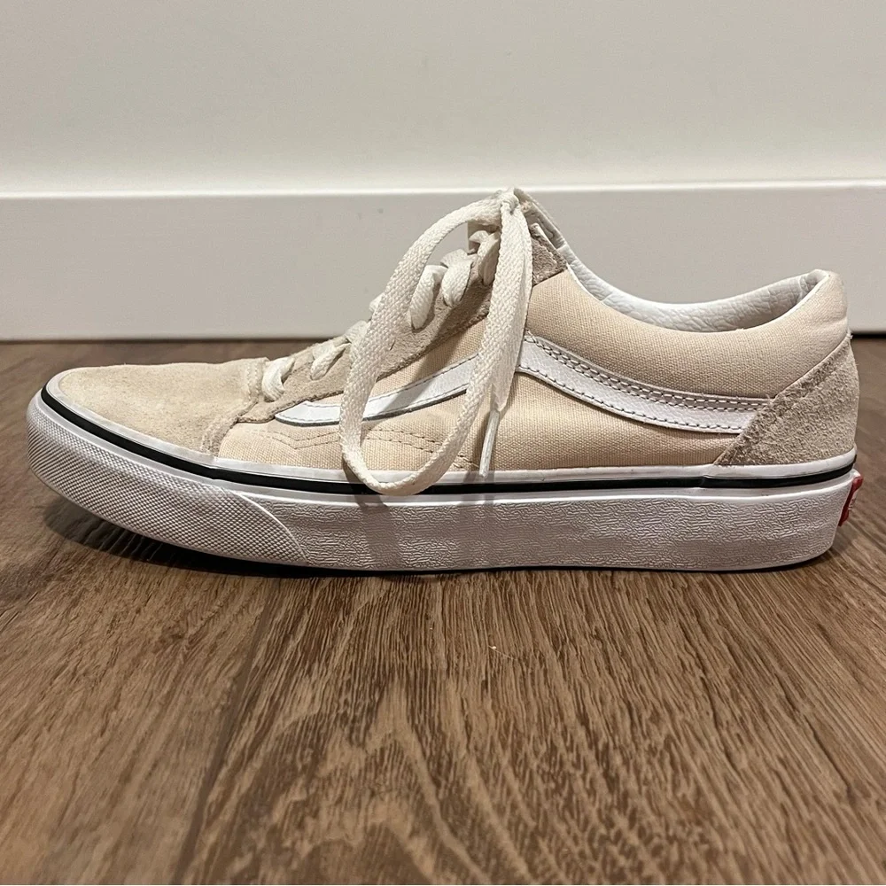 Vans Creme Suede Old Skool Sneakers